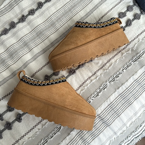 Shoes - Camel Faux Fur Lined Platform Slippers